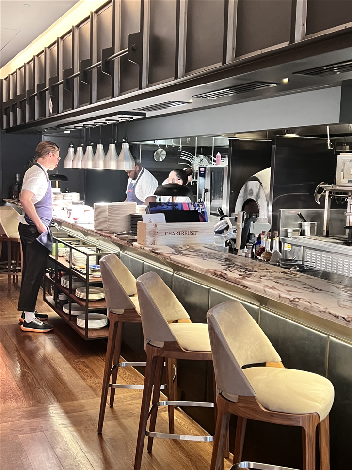 labombe 4032 open kitchen very good-crop-v2.jpeg